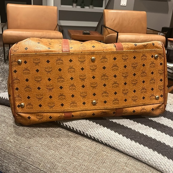 MCM large leather duffle travel bag - Picture 4 of 17
